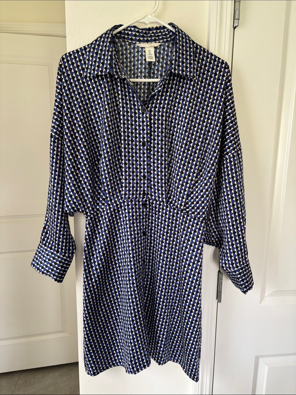H&M Blue and White Geometric Long Sleeve Dress